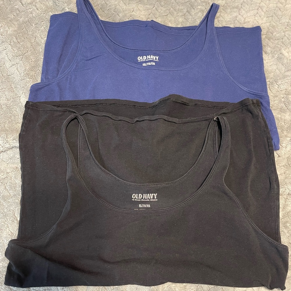 (2) Old Navy Black & Blue Tank Tops
Blue is XXL. Black is XL. Both fit the same